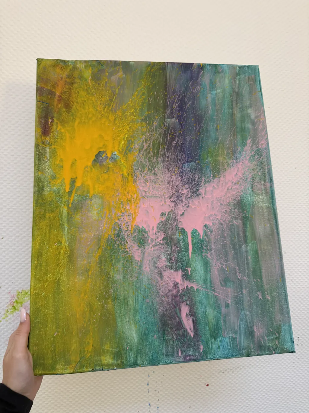 Fertige Leinwand in Grün, Gelb und Rosa